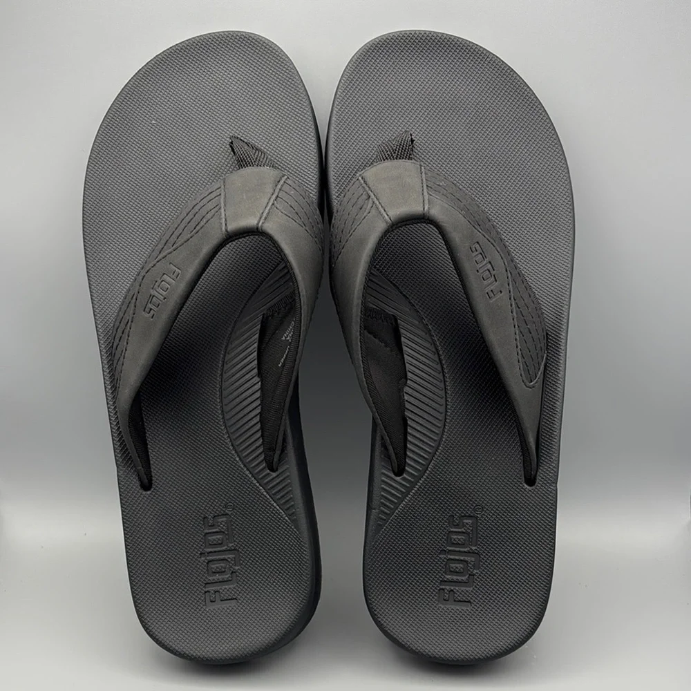 Flojos men’s black cushioned flip flops size 9. New without tags.